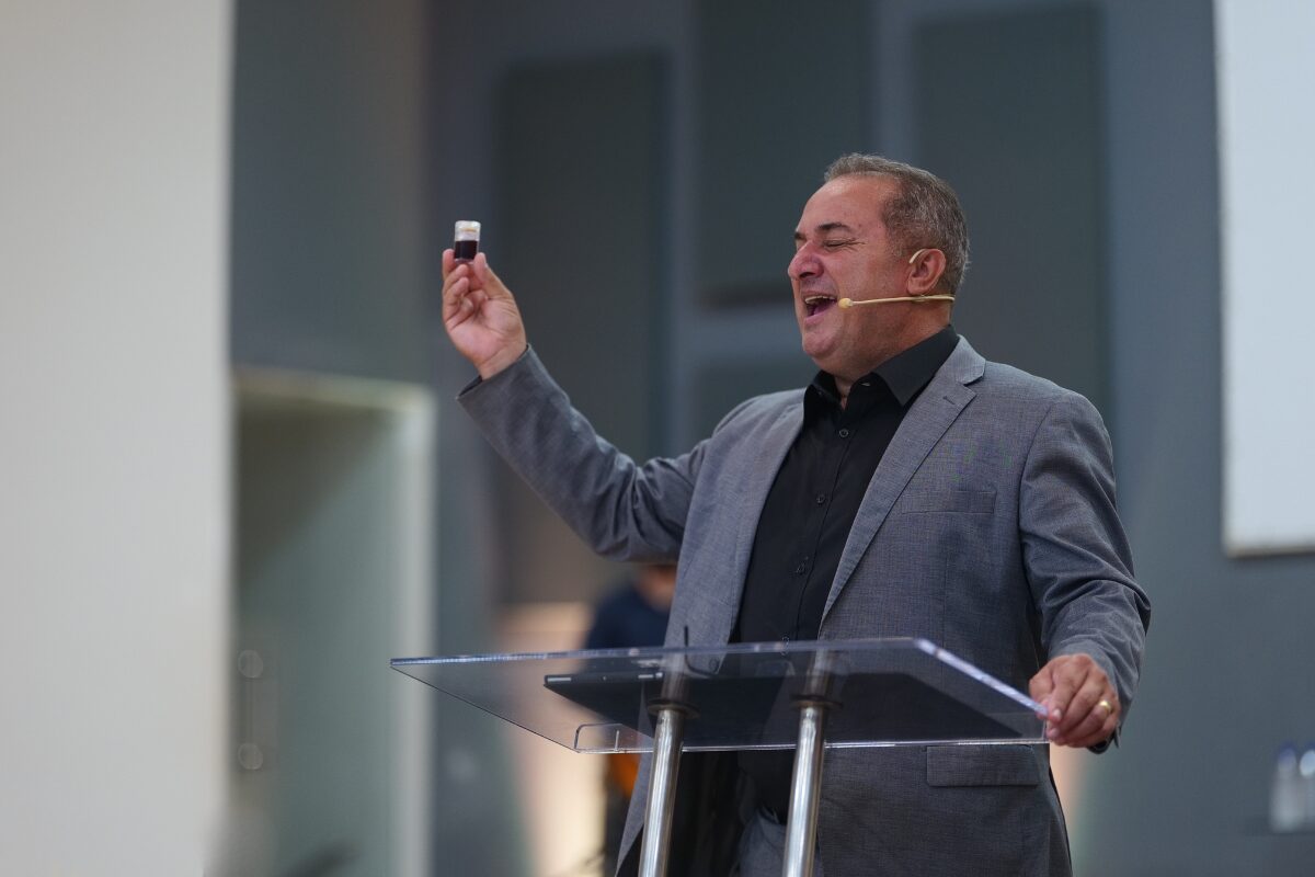 Culto de celebração na Igreja Ponto de Pregação – momento da ceia